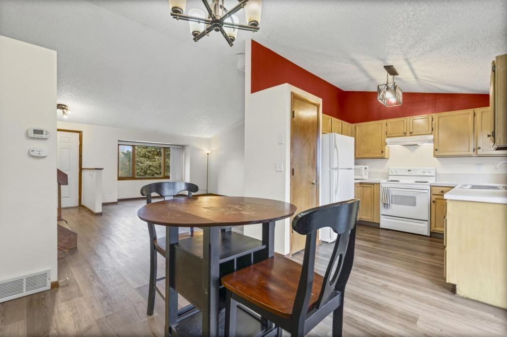 2264 Danielle Ct - Photo 7 of 18