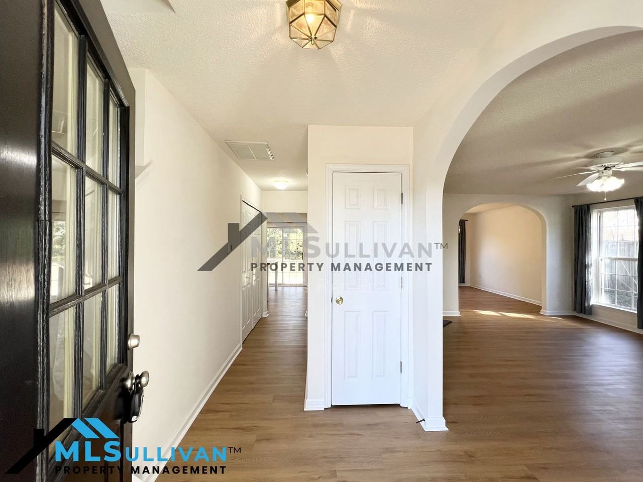 4504 Conklin Dr - Photo 5 of 48