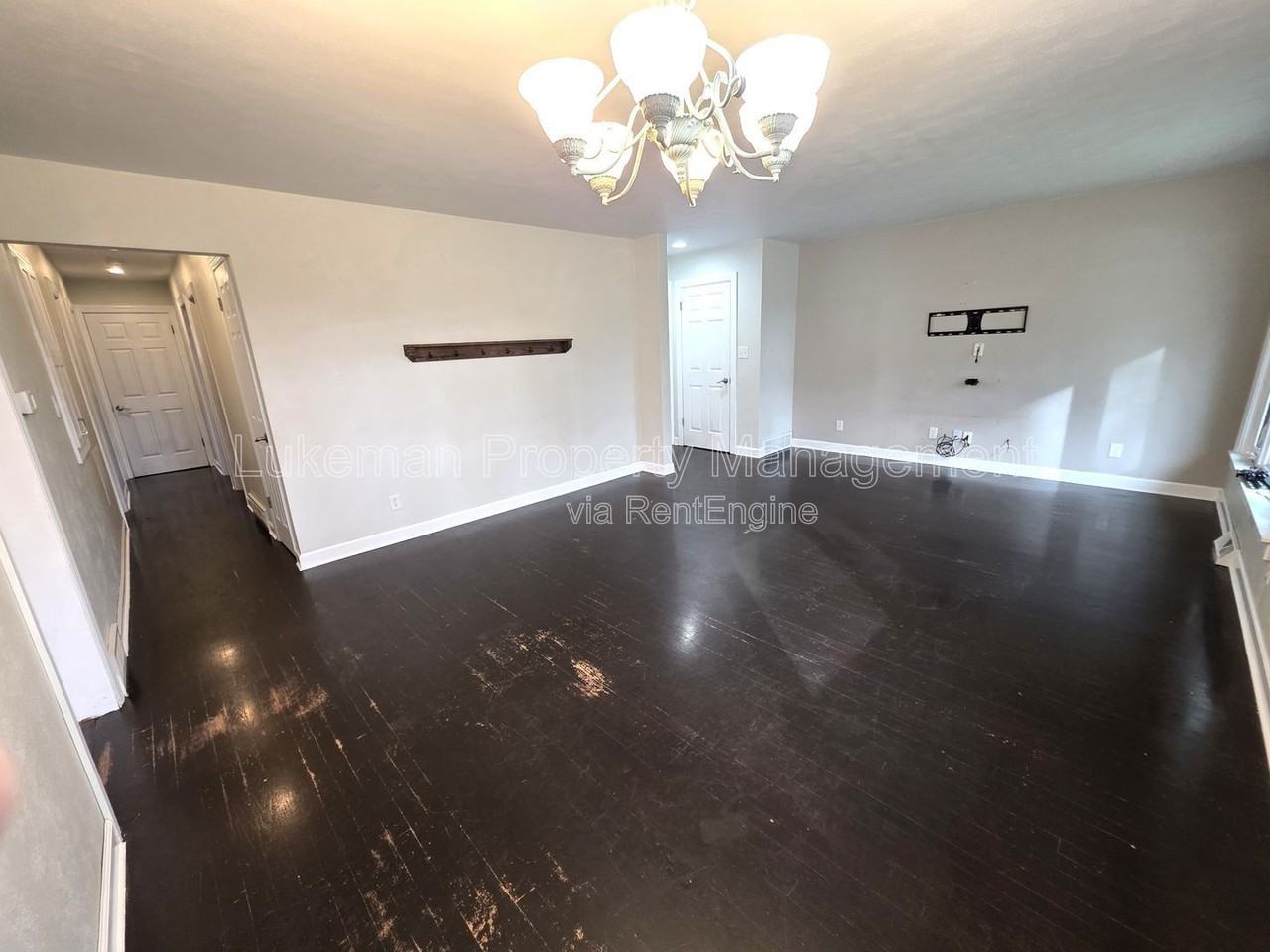 140 Parkridge Dr - Photo 3 of 10