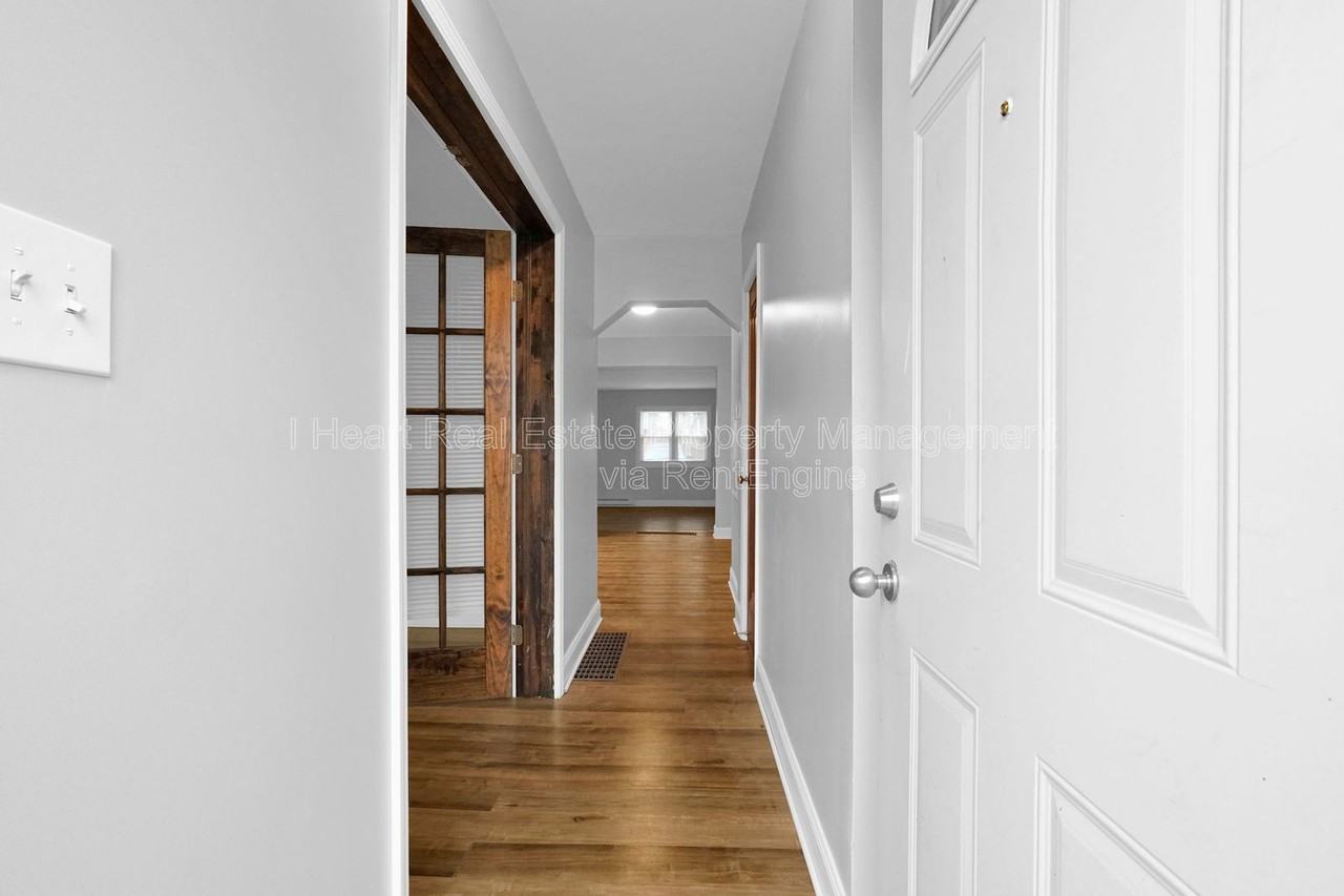 973 Kelton Ave - Photo 6 of 43