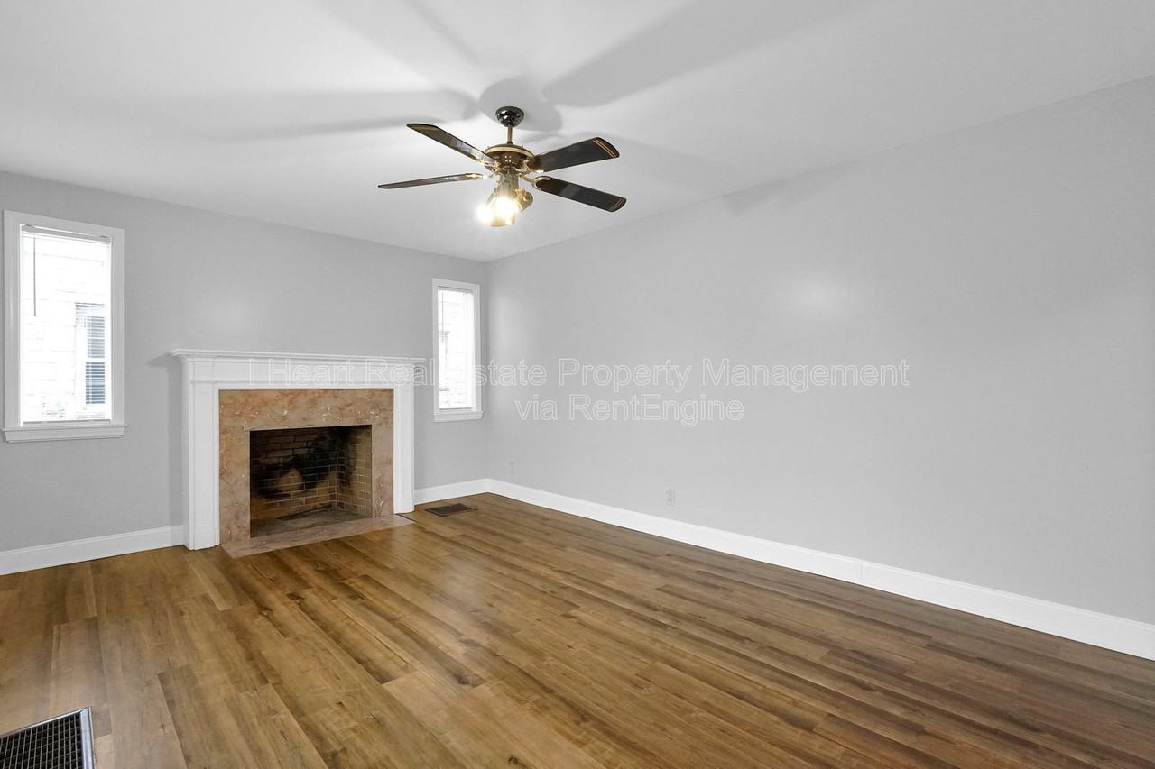 973 Kelton Ave - Photo 7 of 43