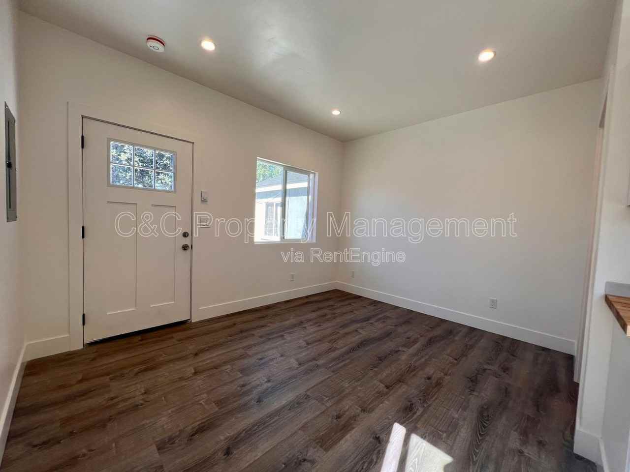 1436 Kenneth St - Photo 3 of 5