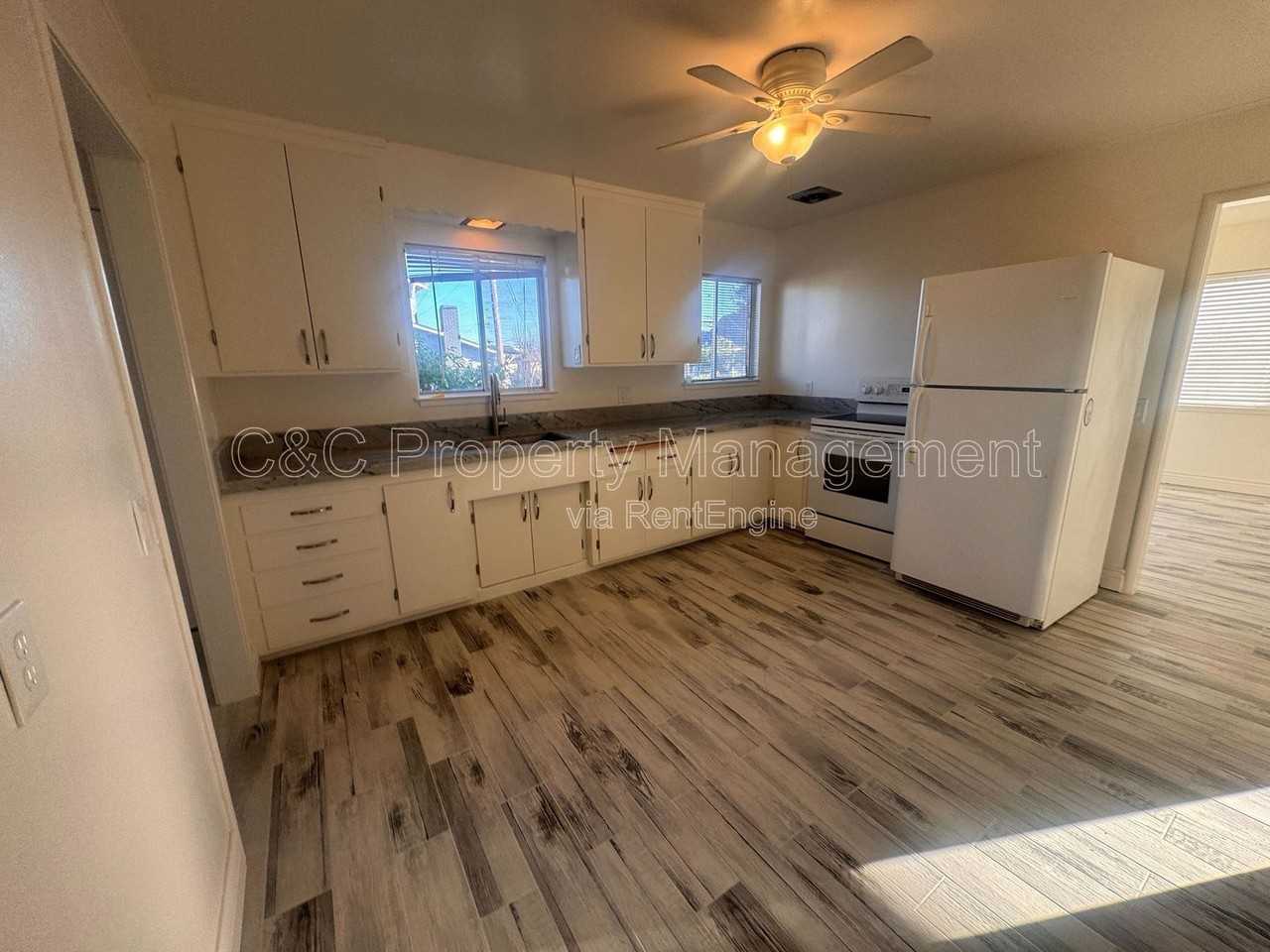 801 Wainwright St - Photo 3 of 20