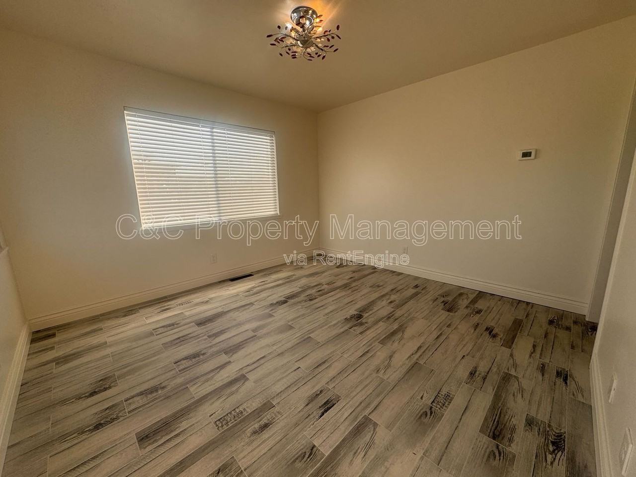 801 Wainwright St - Photo 7 of 20