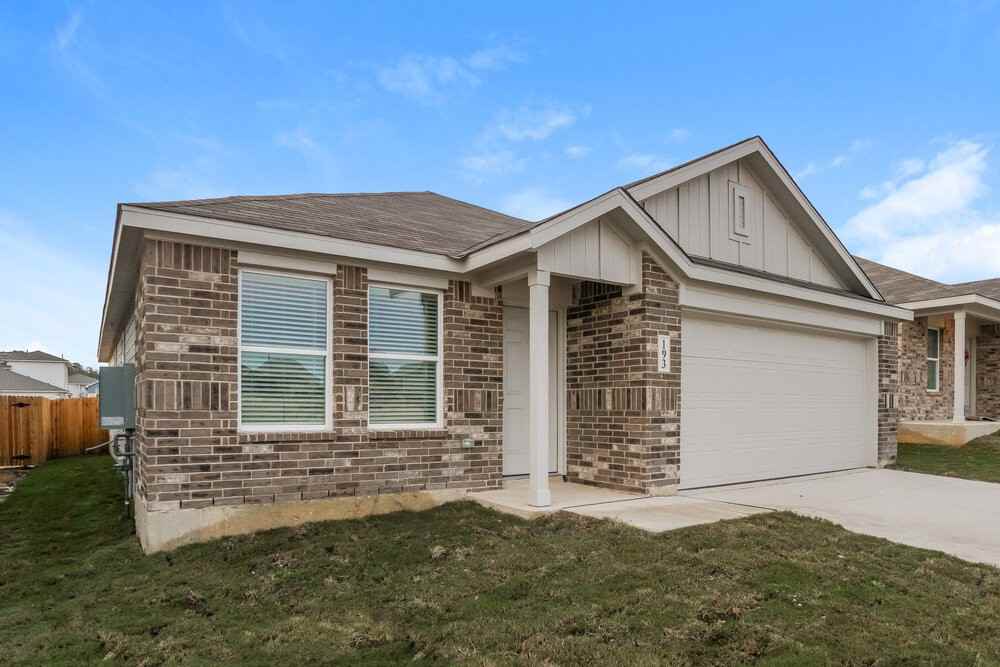 193 Amy Aly - Photo 3 of 16