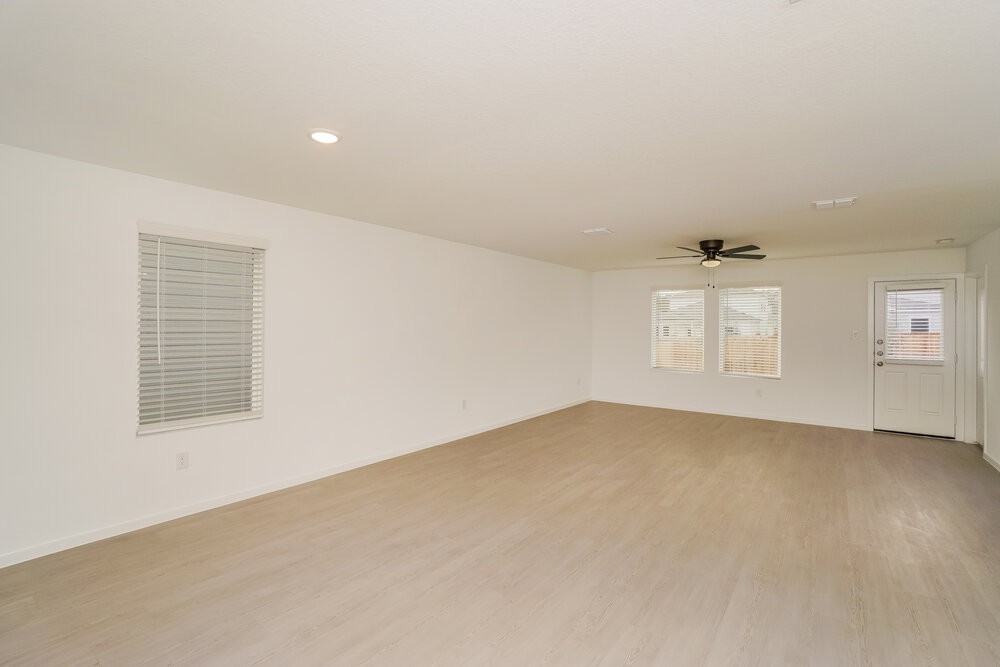 193 Amy Aly - Photo 4 of 16