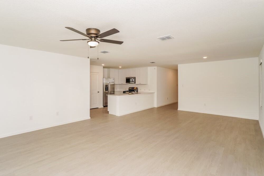 193 Amy Aly - Photo 5 of 16