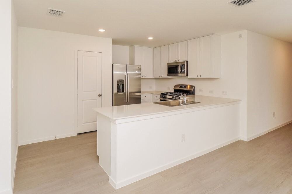 193 Amy Aly - Photo 6 of 16