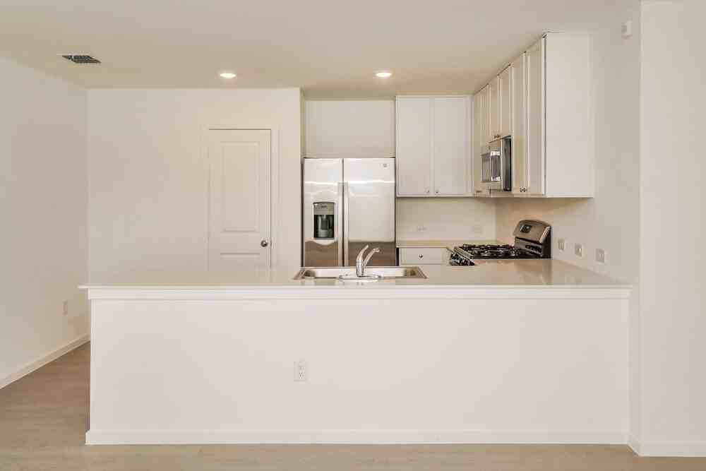 193 Amy Aly - Photo 7 of 16