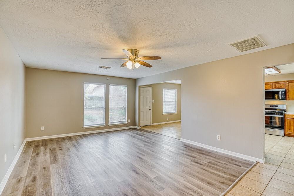 7214 River Pines Dr - Photo 5 of 17