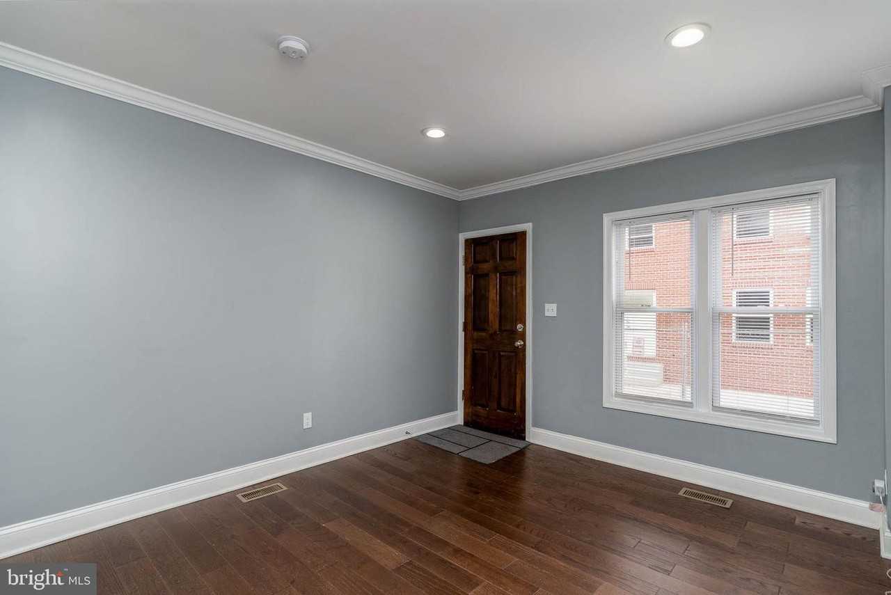 1155 Ward St #1 - Photo 7 of 15