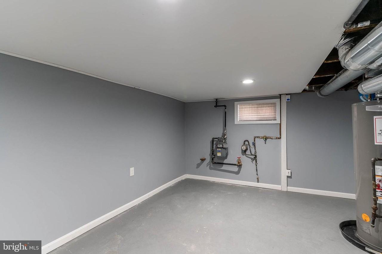 1155 Ward St #1 - Photo 3 of 15