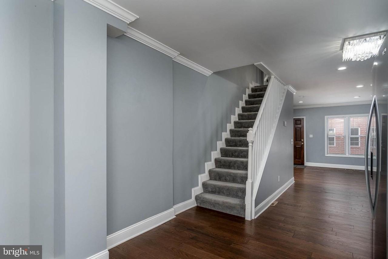 1155 Ward St #1 - Photo 4 of 15