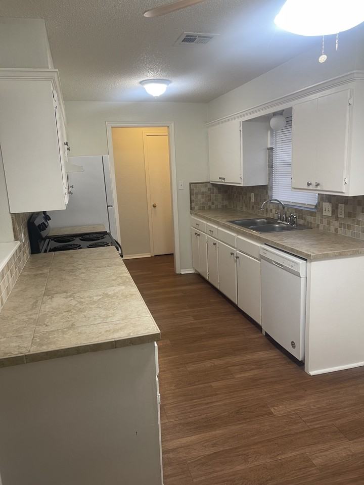 2202 Donna Dr #2202 - Photo 2 of 13