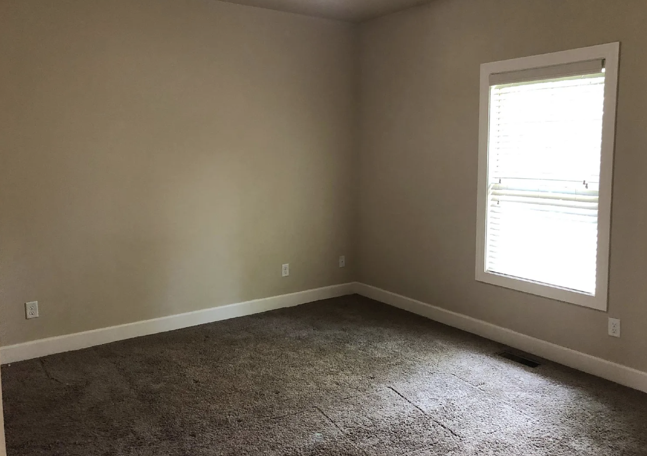 646 Cooper Sq - Photo 7 of 8