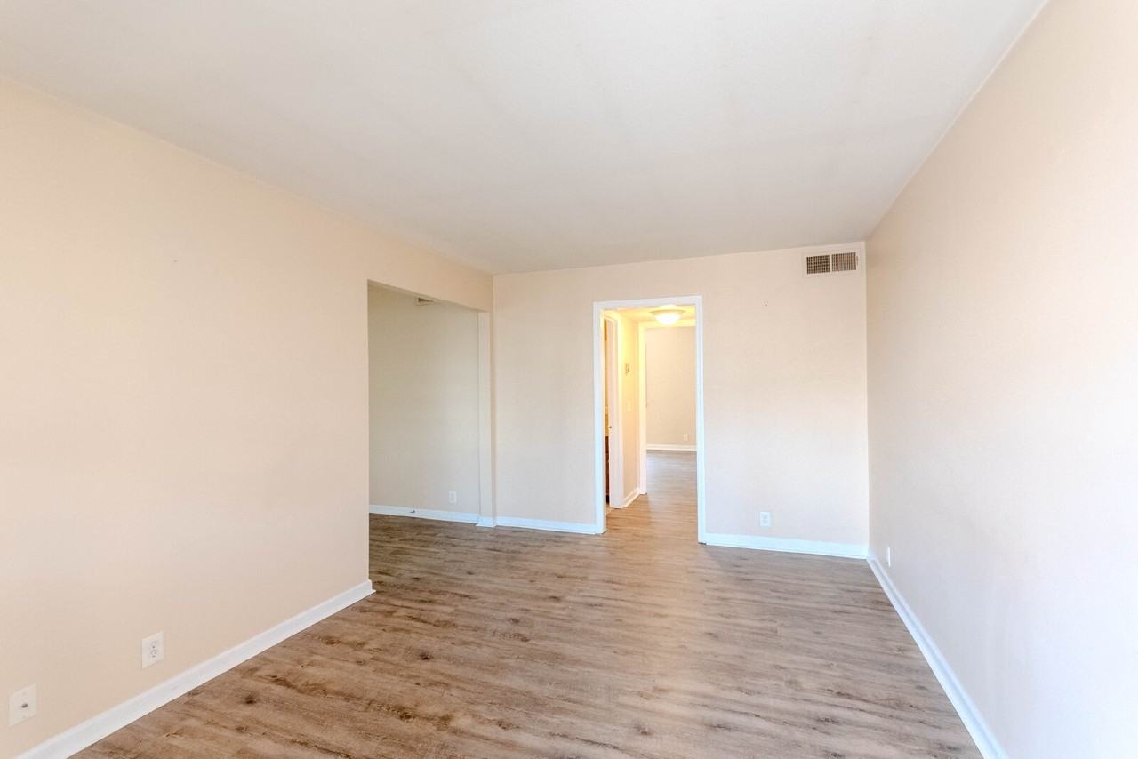 207 30th Ave N - Photo 2 of 6