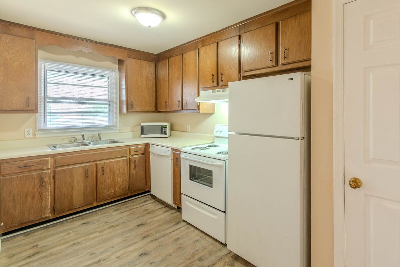 207 30th Ave N - Photo 4 of 6