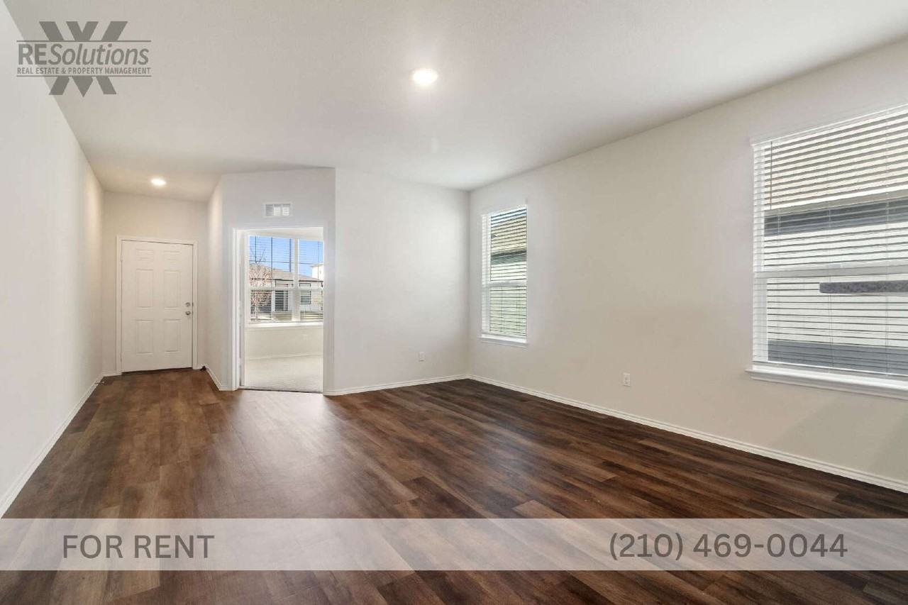 10243 Band Wagon - Photo 3 of 15