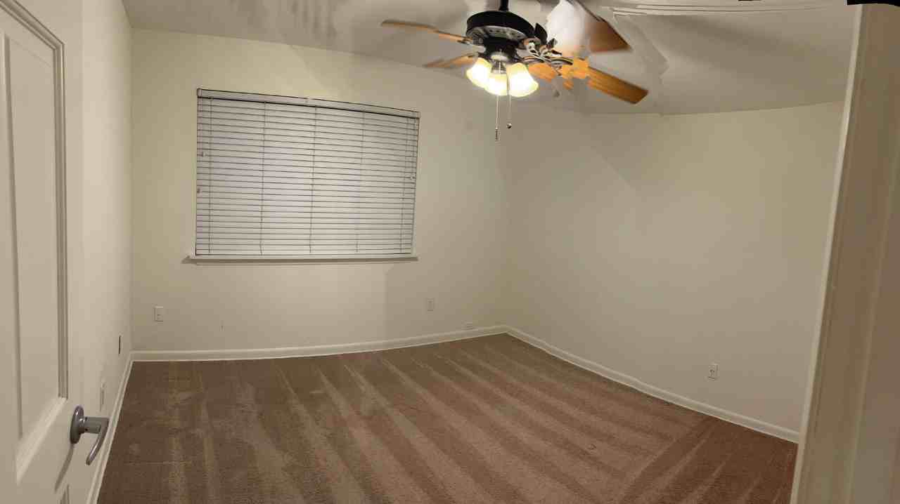 1809 Kings Way - Photo 4 of 28