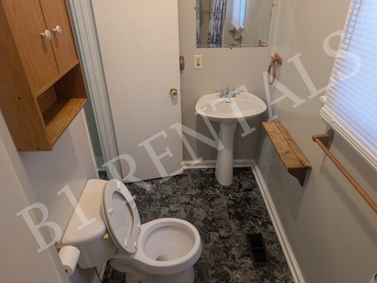 719 Maple St #2 - Photo 4 of 8