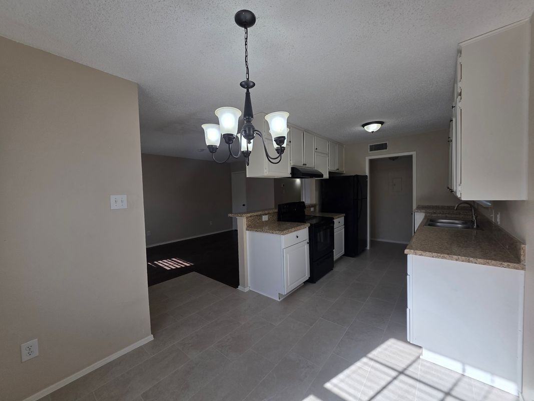 620 Race St ##D - Photo 2 of 31