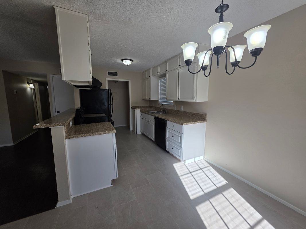 620 Race St ##D - Photo 3 of 31