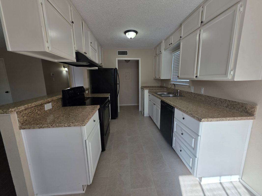 620 Race St ##D - Photo 4 of 31