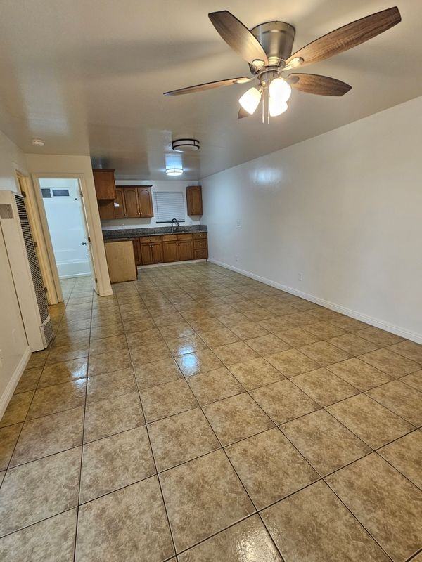 915 30th St - Photo 4 of 14