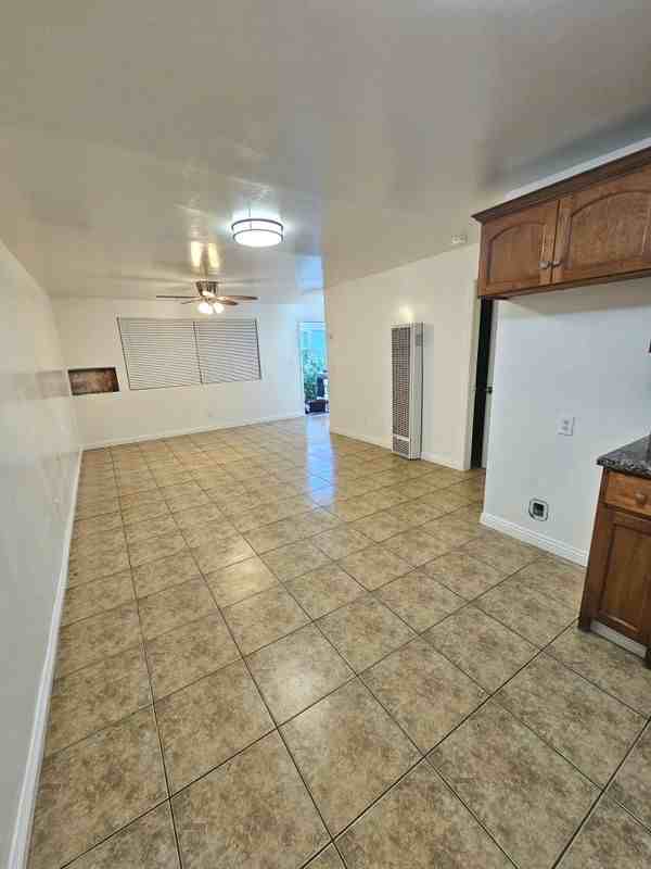 915 30th St - Photo 5 of 14