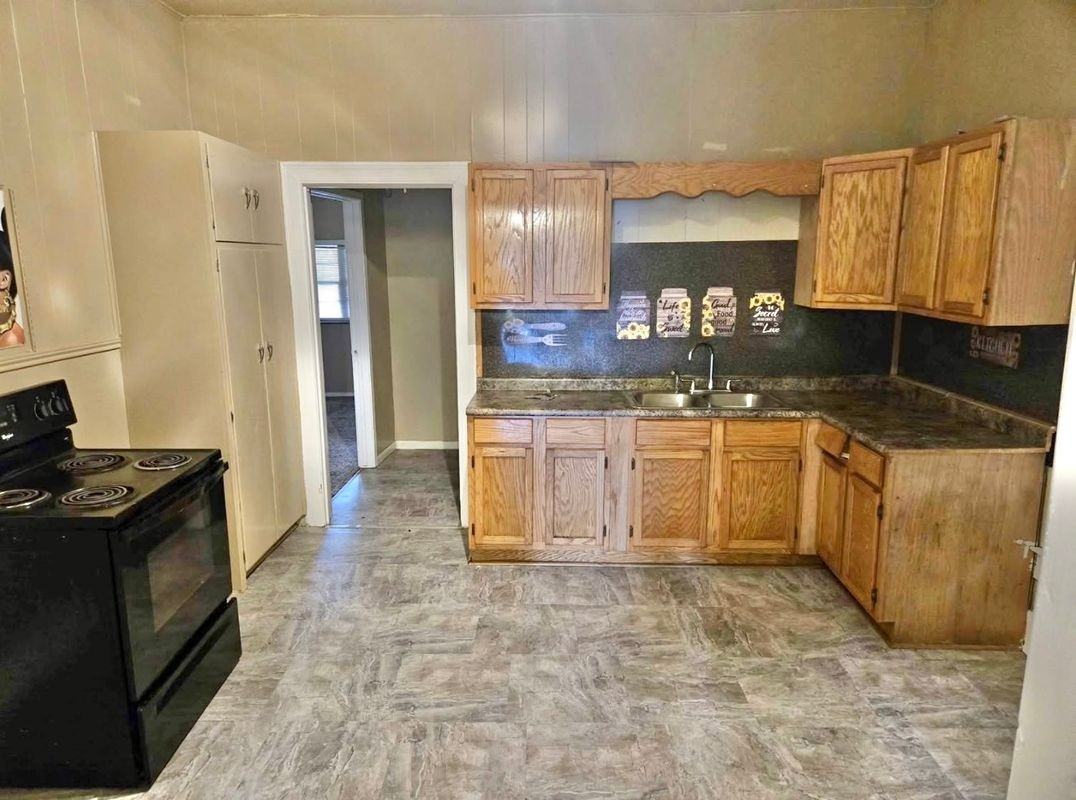 4190 Sparks St - Photo 2 of 7