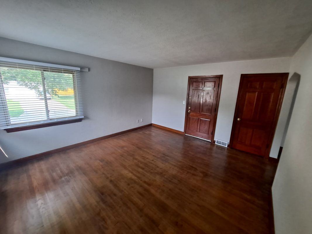 2025 21st St ##4 - Photo 4 of 15