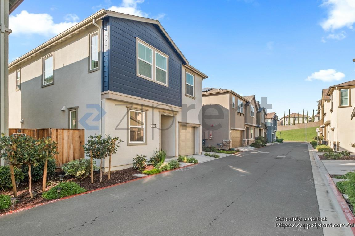 208 Wellspring Ln - Photo 2 of 35