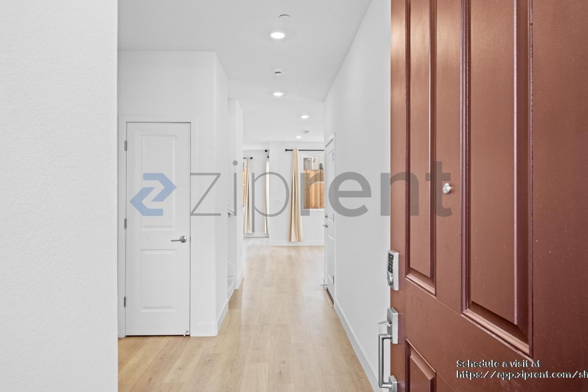 208 Wellspring Ln - Photo 5 of 35