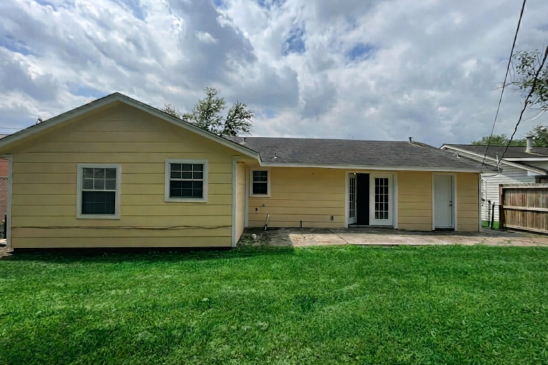 531 Roper St - Photo 2 of 34