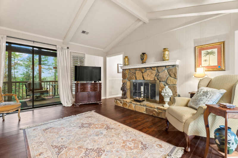 4040 Summit Dr - Photo 6 of 20