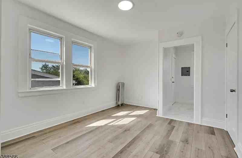 21 Hunnington Terrace, #3rdFL - Photo 3 of 6
