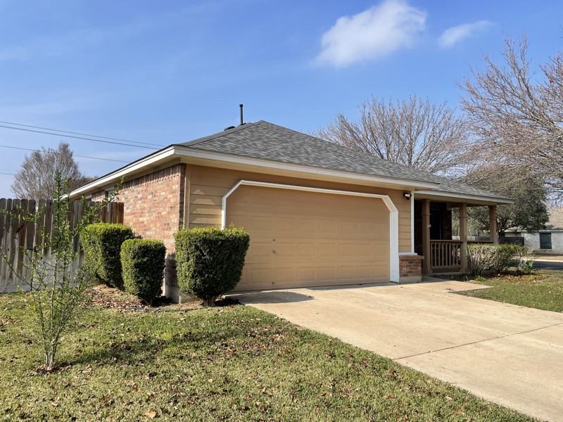 320 Patton Ln - Photo 2 of 19