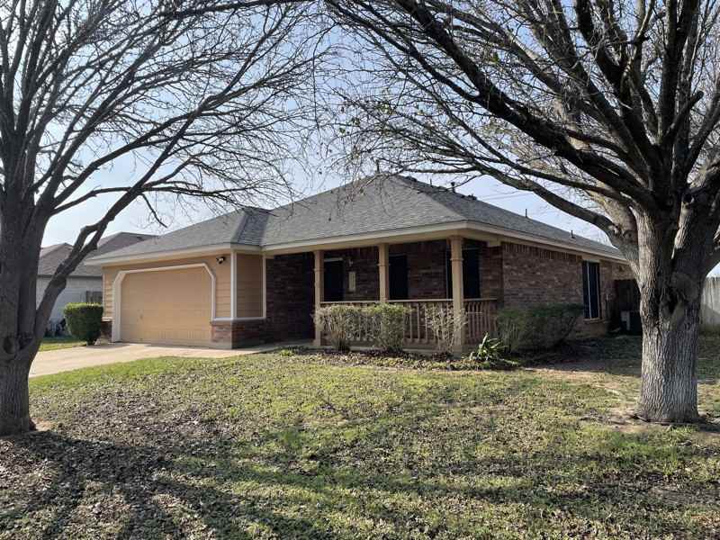 320 Patton Ln - Photo 3 of 19