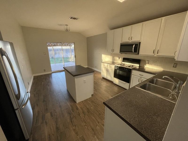 320 Patton Ln - Photo 6 of 19