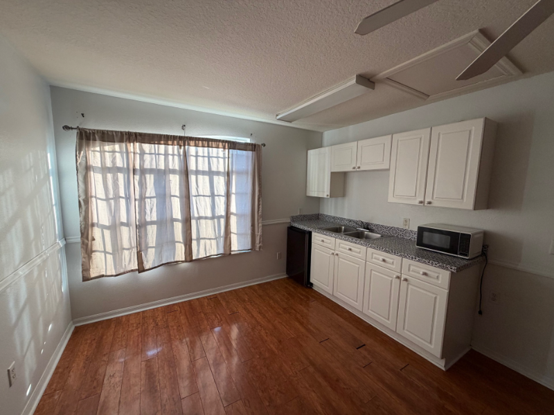 252 Coco Plum Dr #B - Photo 5 of 10