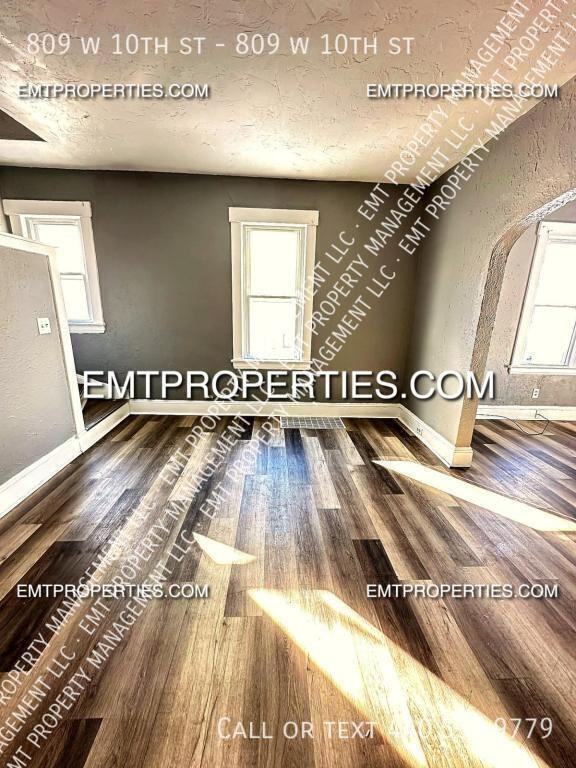 809 W 10th St #809W10thST - Photo 4 of 7