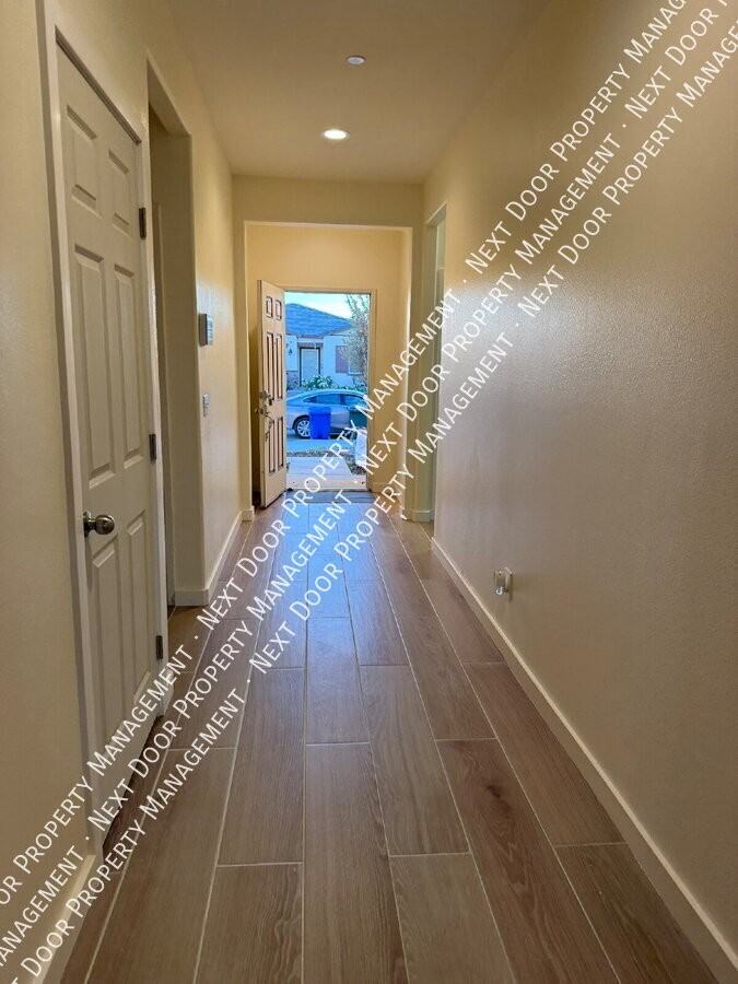 11980 Moss Creek Ct - Photo 2 of 21