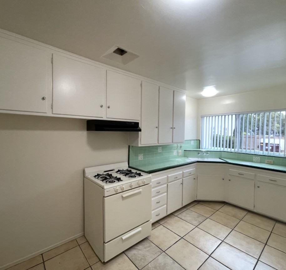 406 E Palmer Ave #7 - Photo 3 of 9