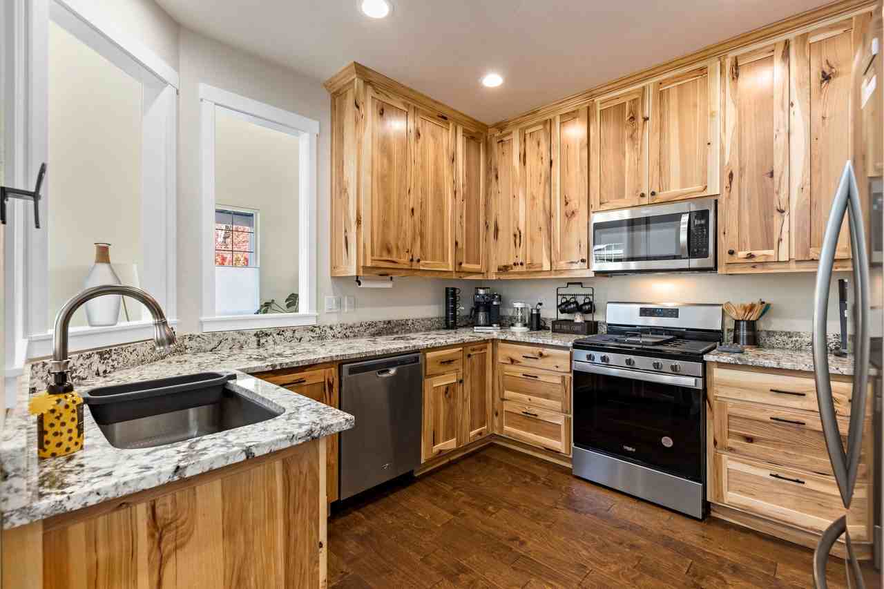 1019 Sw J St #NA - Photo 3 of 20