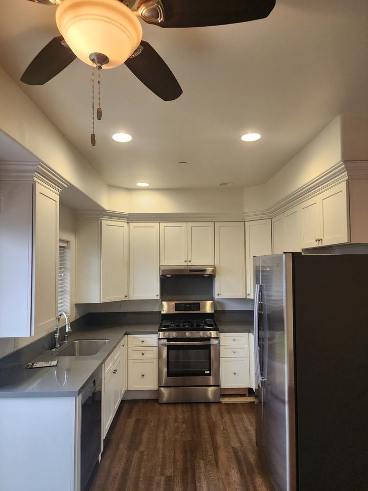 1380 Patricia Ave #2 - Photo 3 of 38