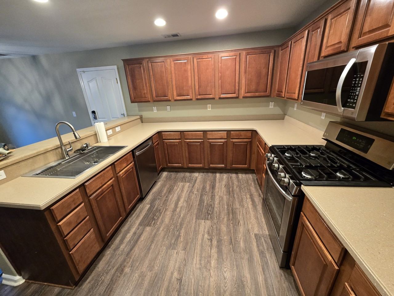 2761 Whitney Dr #NA - Photo 3 of 6