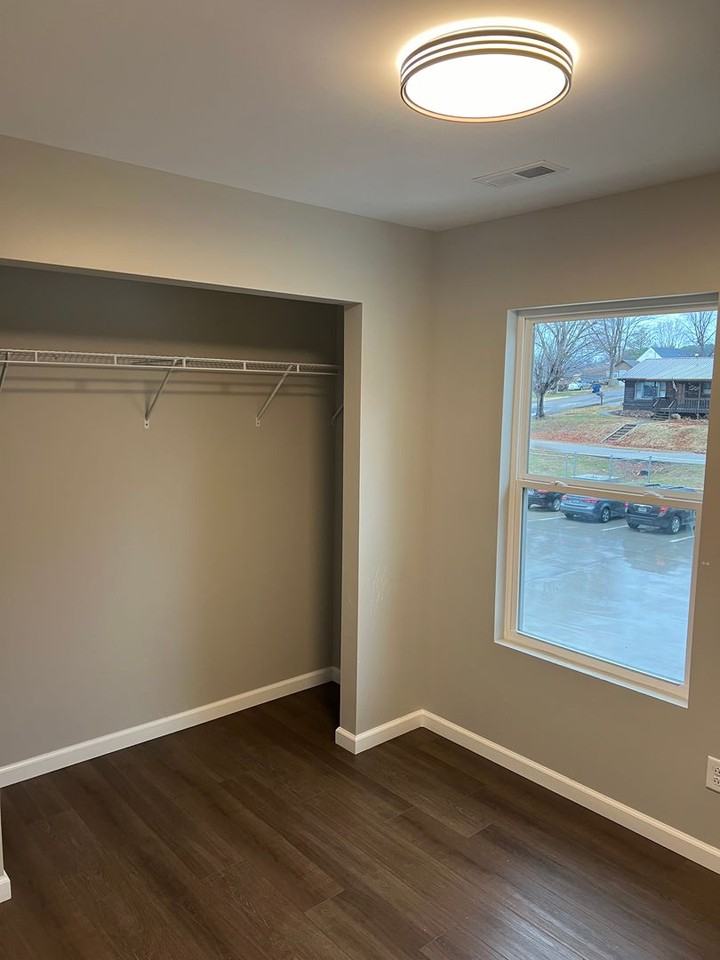 Laurens Place - Photo 7 of 29