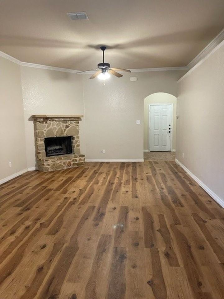 2242 Taylor Dr - Photo 2 of 23