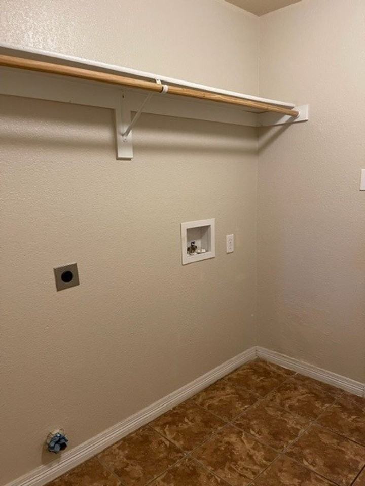 2242 Taylor Dr - Photo 3 of 23