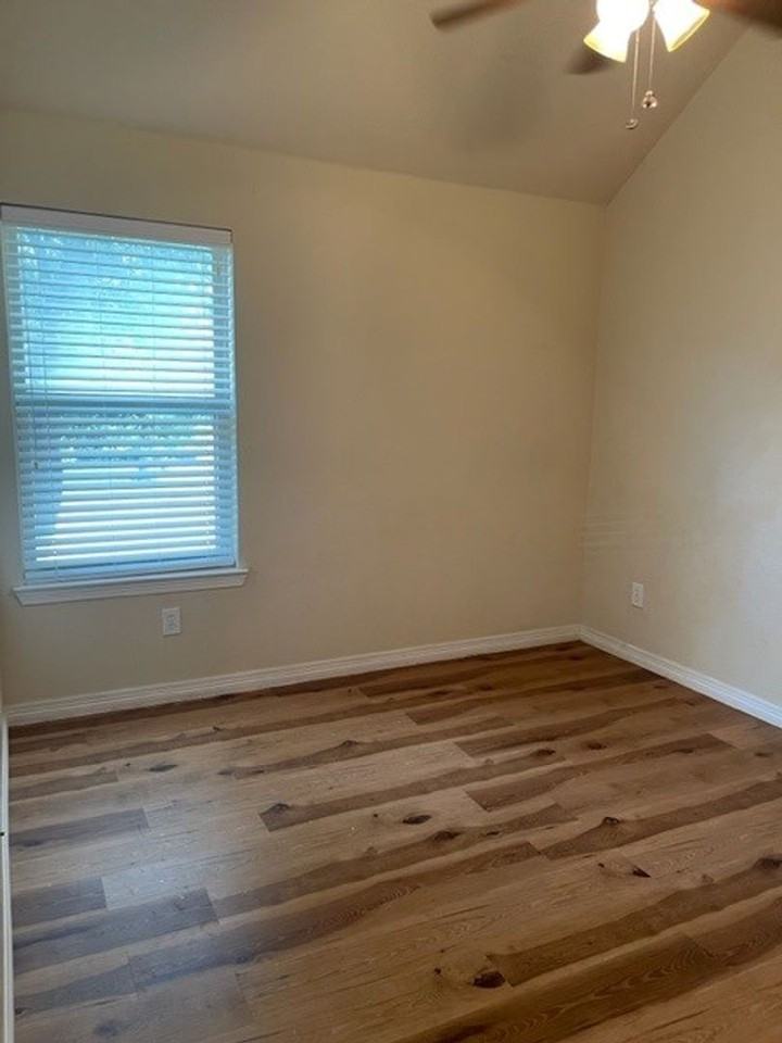 2242 Taylor Dr - Photo 4 of 23